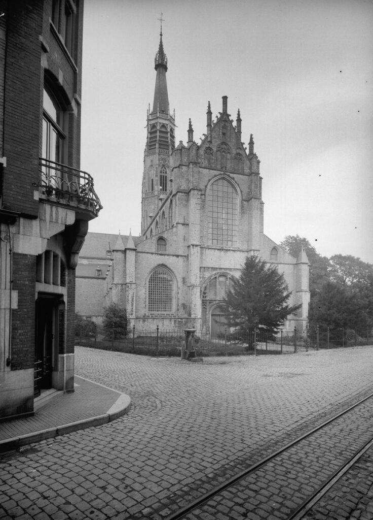 Historische foto Willibrorduskerk Hulst, Zeeuws-Vlaanderen